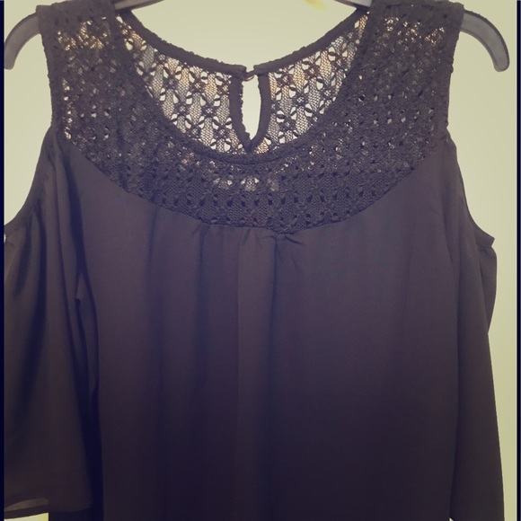 Avon Tops - 👜👜👜 Black blouse with open shoulder sleeves.New